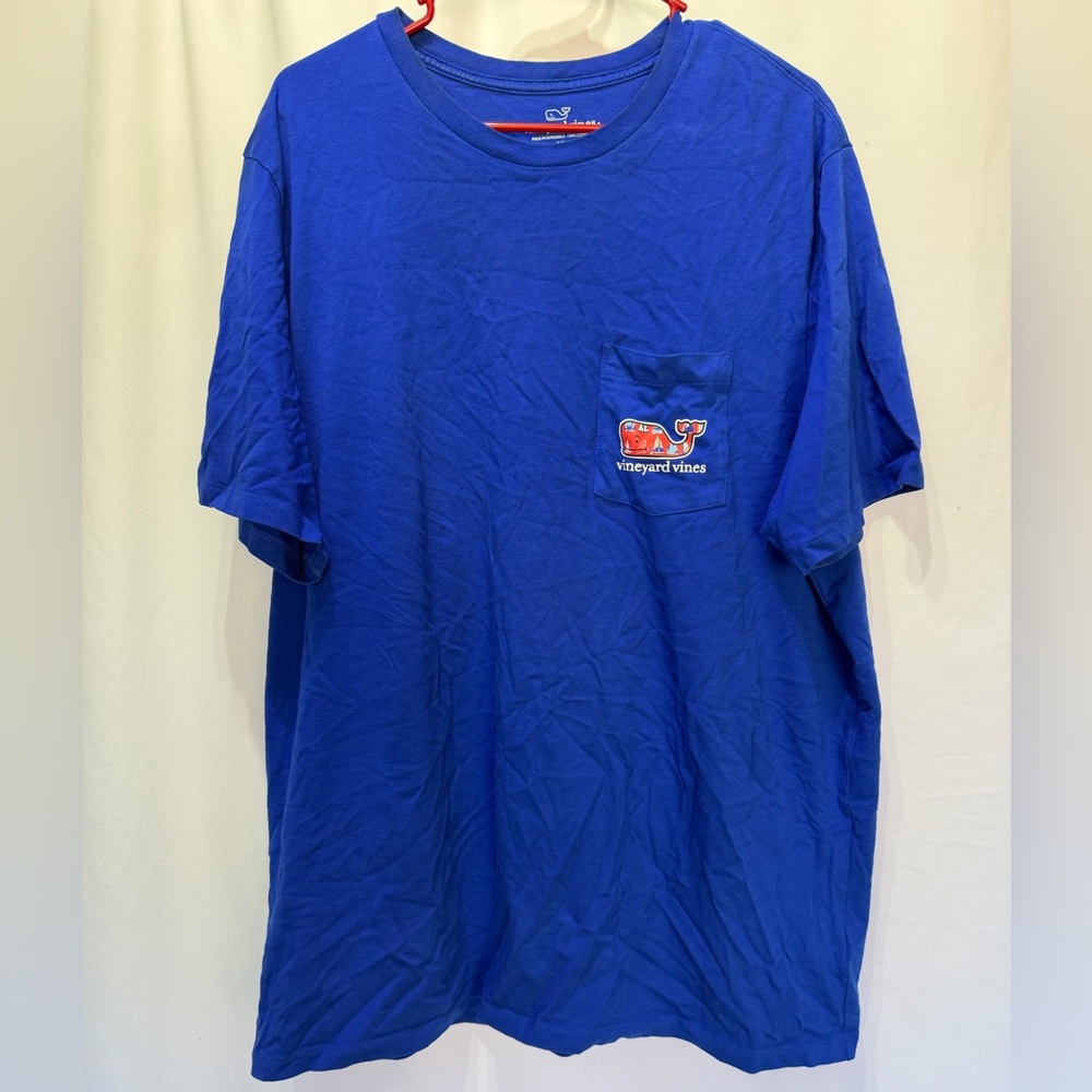Vineyard Vines Men's Blue sailboat whale T-Shirt